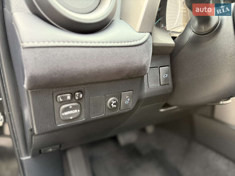 Внедорожник / Кроссовер Toyota RAV4 2018 в Киеве