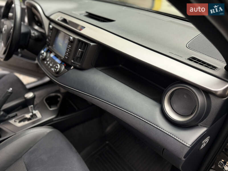 Внедорожник / Кроссовер Toyota RAV4 2018 в Киеве