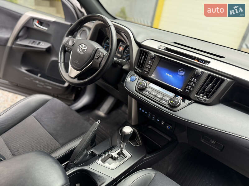 Внедорожник / Кроссовер Toyota RAV4 2018 в Киеве