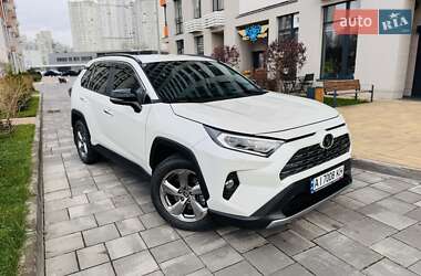 Внедорожник / Кроссовер Toyota RAV4 2019 в Киеве