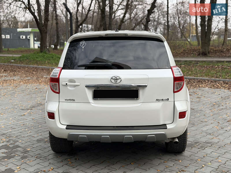 Внедорожник / Кроссовер Toyota RAV4 2011 в Тернополе