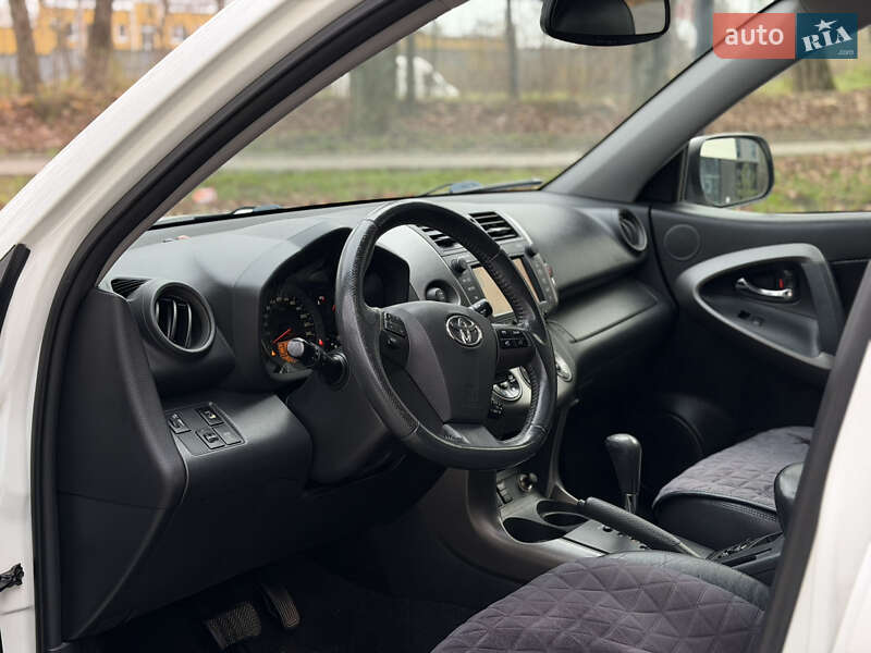Внедорожник / Кроссовер Toyota RAV4 2011 в Тернополе
