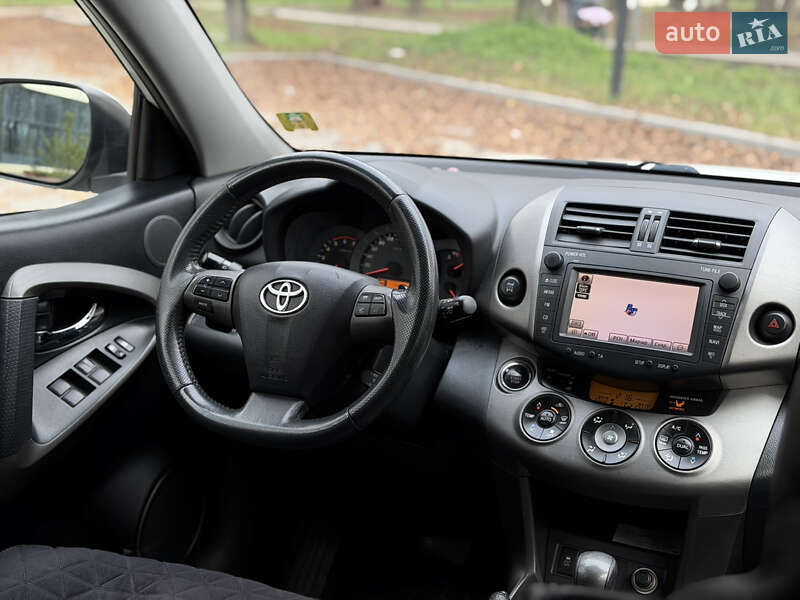 Внедорожник / Кроссовер Toyota RAV4 2011 в Тернополе