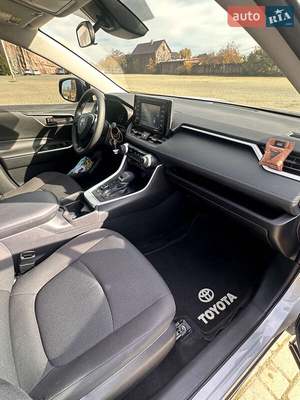 Внедорожник / Кроссовер Toyota RAV4 2021 в Одессе