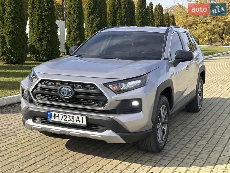 Внедорожник / Кроссовер Toyota RAV4 2021 в Одессе