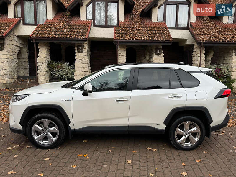 Позашляховик / Кросовер Toyota RAV4 2020 в Львові