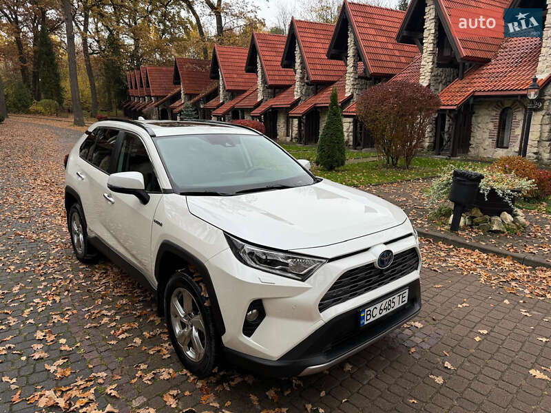 Позашляховик / Кросовер Toyota RAV4 2020 в Львові
