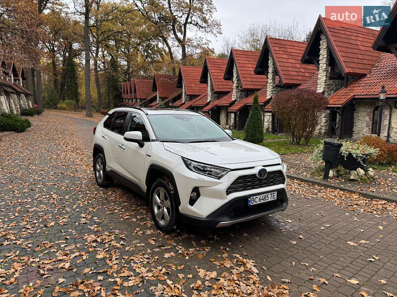 Позашляховик / Кросовер Toyota RAV4 2020 в Львові