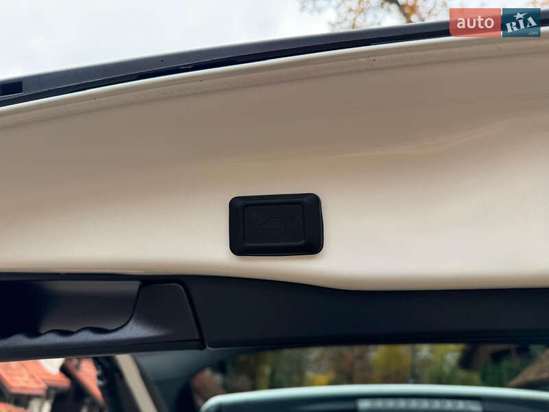 Позашляховик / Кросовер Toyota RAV4 2020 в Львові