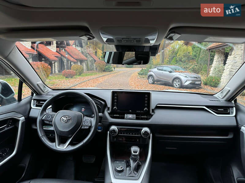 Позашляховик / Кросовер Toyota RAV4 2020 в Львові