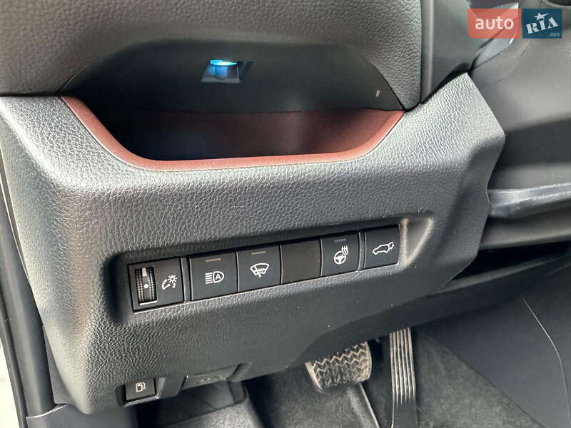 Позашляховик / Кросовер Toyota RAV4 2020 в Львові