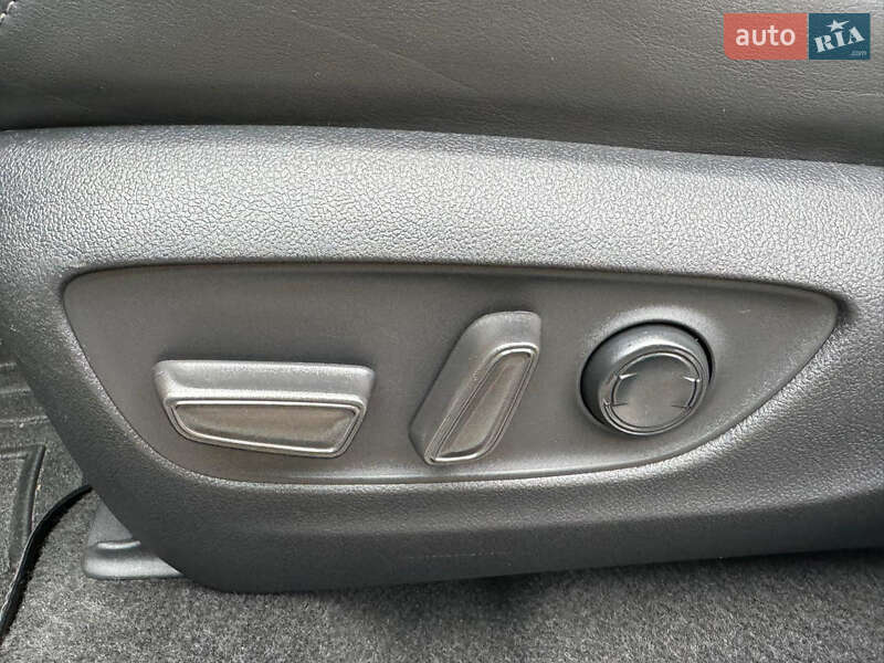 Позашляховик / Кросовер Toyota RAV4 2020 в Львові