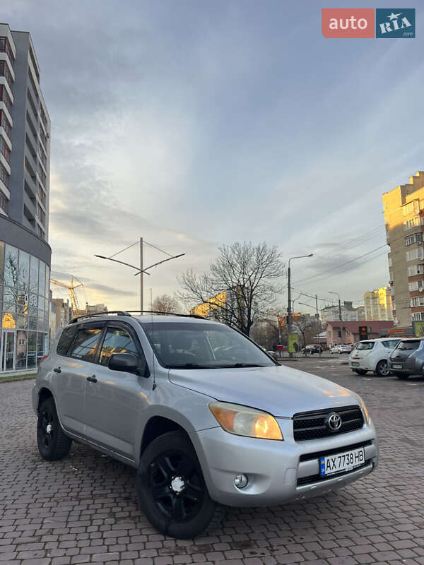 Внедорожник / Кроссовер Toyota RAV4 2006 в Ивано-Франковске