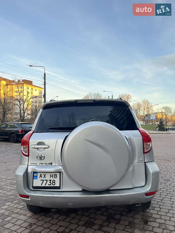 Внедорожник / Кроссовер Toyota RAV4 2006 в Ивано-Франковске