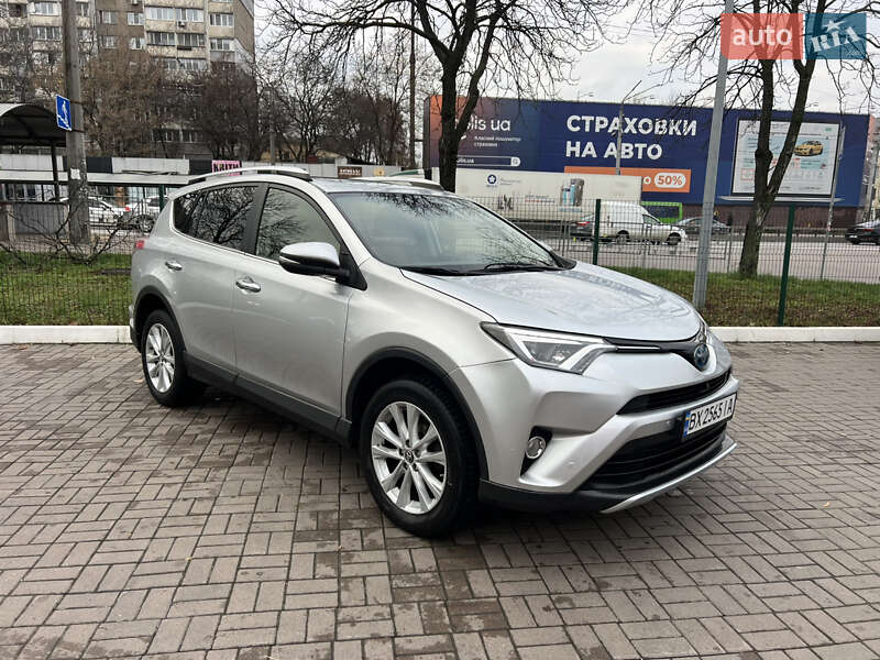 Позашляховик / Кросовер Toyota RAV4 2016 в Києві