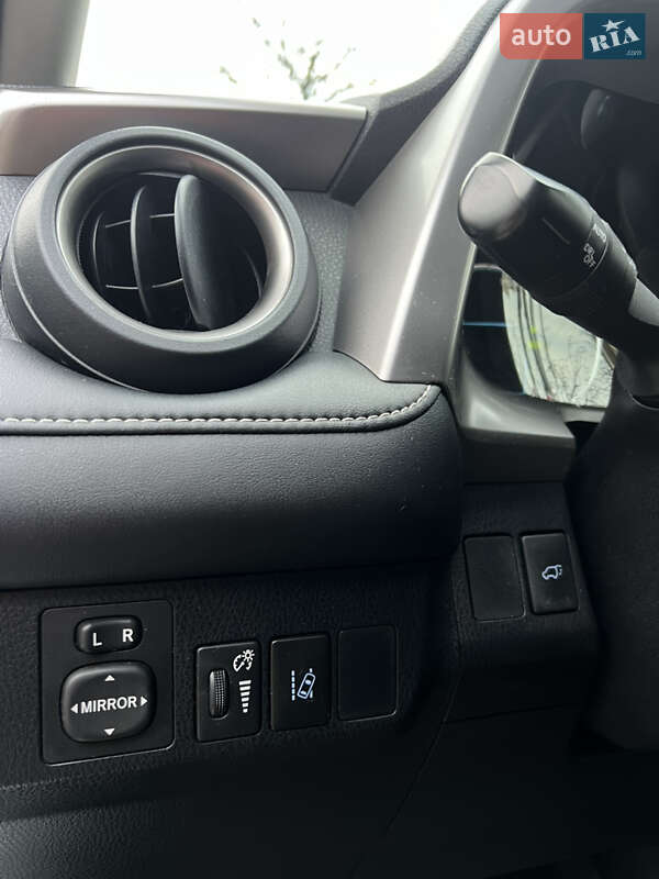 Позашляховик / Кросовер Toyota RAV4 2016 в Києві