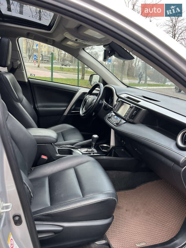 Позашляховик / Кросовер Toyota RAV4 2016 в Києві