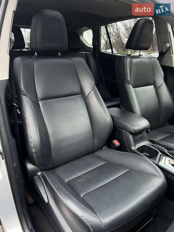 Позашляховик / Кросовер Toyota RAV4 2016 в Києві