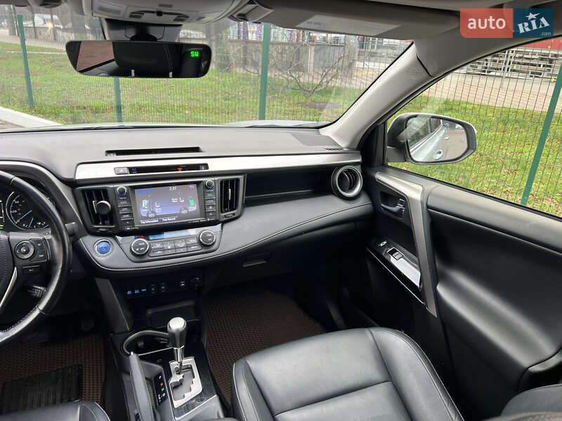 Позашляховик / Кросовер Toyota RAV4 2016 в Києві