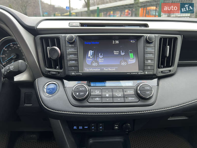 Позашляховик / Кросовер Toyota RAV4 2016 в Києві