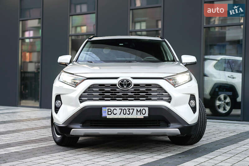 Внедорожник / Кроссовер Toyota RAV4 2021 в Львове