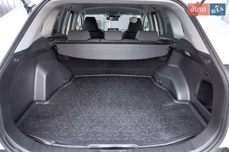 Внедорожник / Кроссовер Toyota RAV4 2021 в Львове
