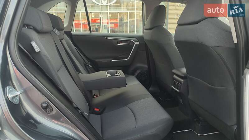 Внедорожник / Кроссовер Toyota RAV4 2020 в Киеве