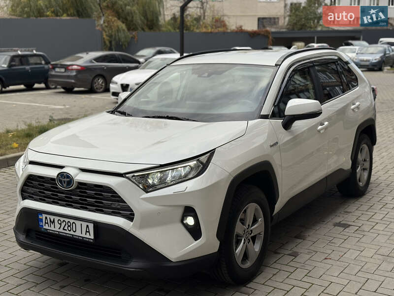 Позашляховик / Кросовер Toyota RAV4 2021 в Житомирі