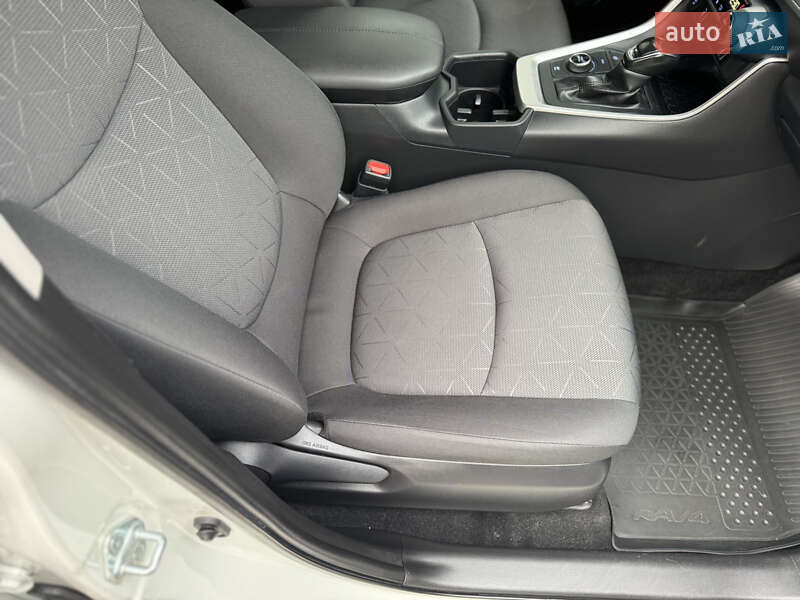 Позашляховик / Кросовер Toyota RAV4 2021 в Житомирі