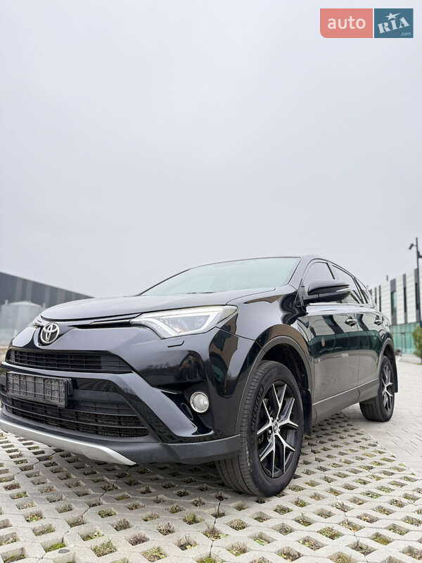 Позашляховик / Кросовер Toyota RAV4 2016 в Хмельницькому