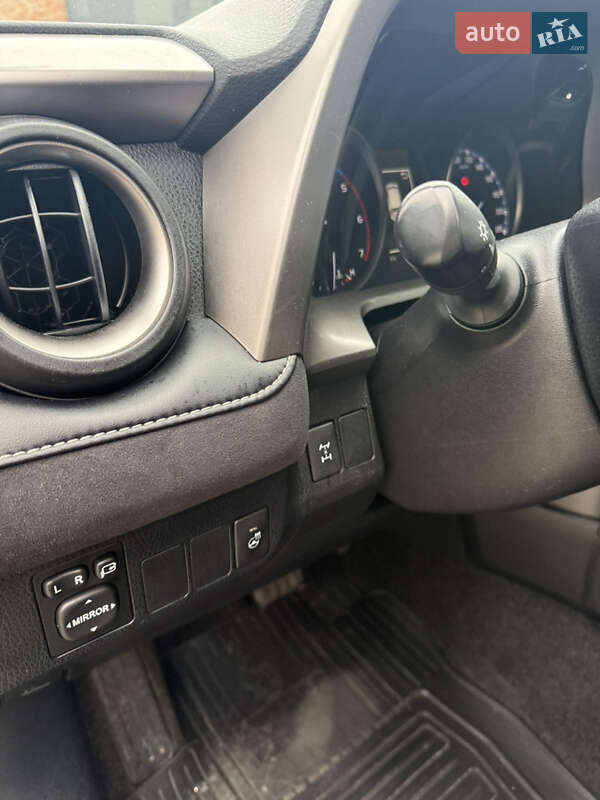 Позашляховик / Кросовер Toyota RAV4 2016 в Хмельницькому
