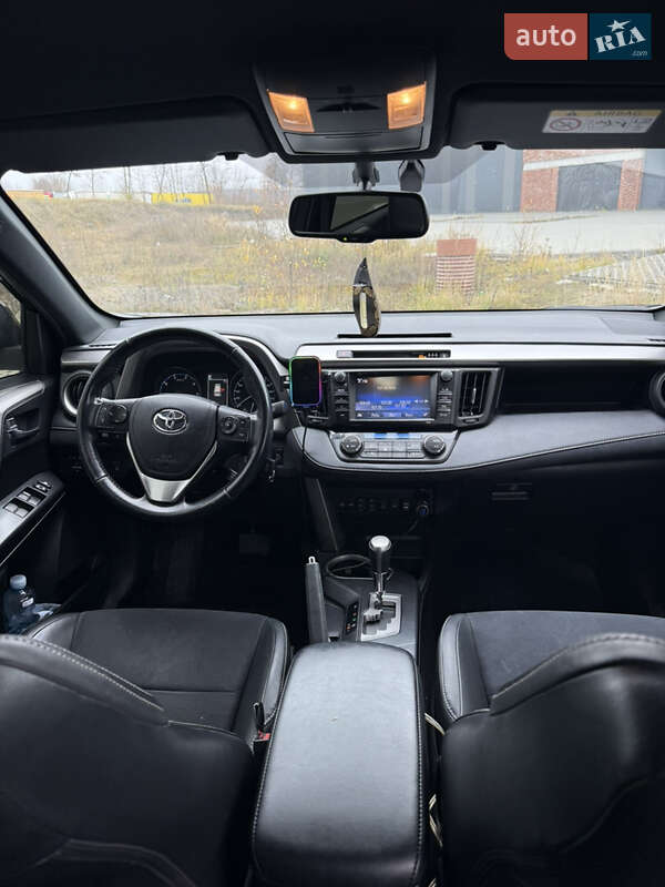 Позашляховик / Кросовер Toyota RAV4 2016 в Хмельницькому