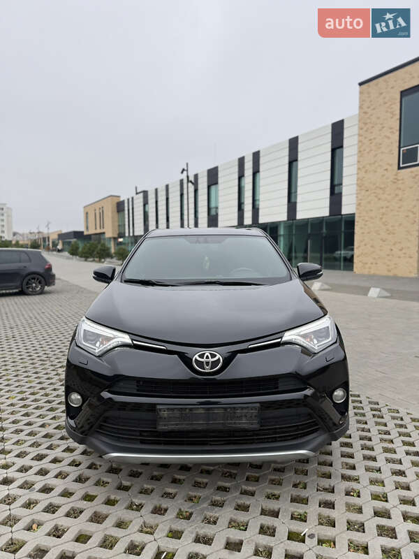 Позашляховик / Кросовер Toyota RAV4 2016 в Хмельницькому