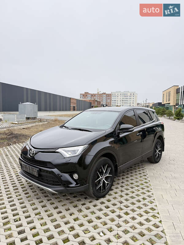 Позашляховик / Кросовер Toyota RAV4 2016 в Хмельницькому