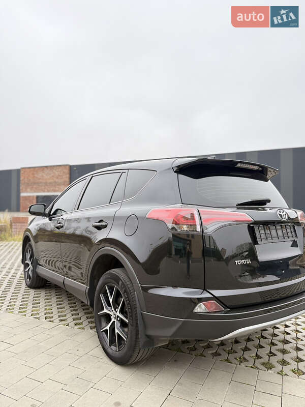 Позашляховик / Кросовер Toyota RAV4 2016 в Хмельницькому