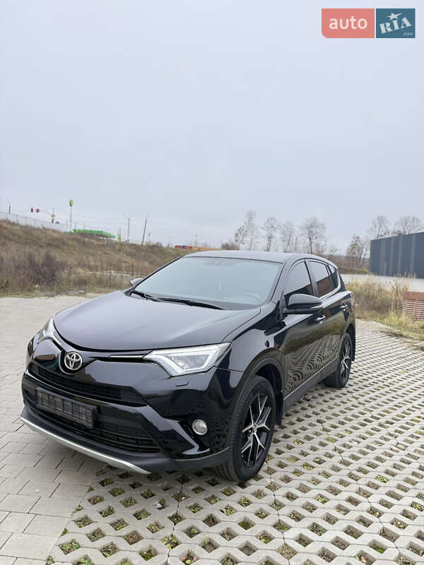 Позашляховик / Кросовер Toyota RAV4 2016 в Хмельницькому