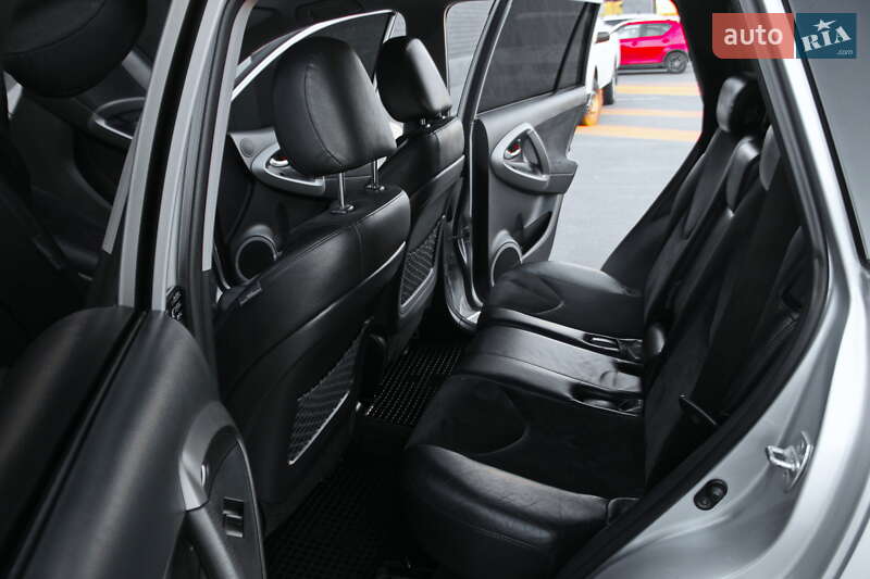 Внедорожник / Кроссовер Toyota RAV4 2011 в Днепре