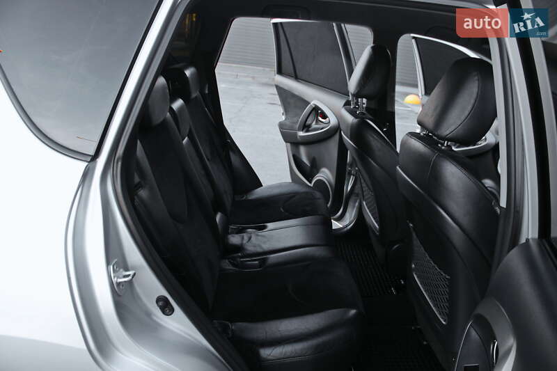 Внедорожник / Кроссовер Toyota RAV4 2011 в Днепре