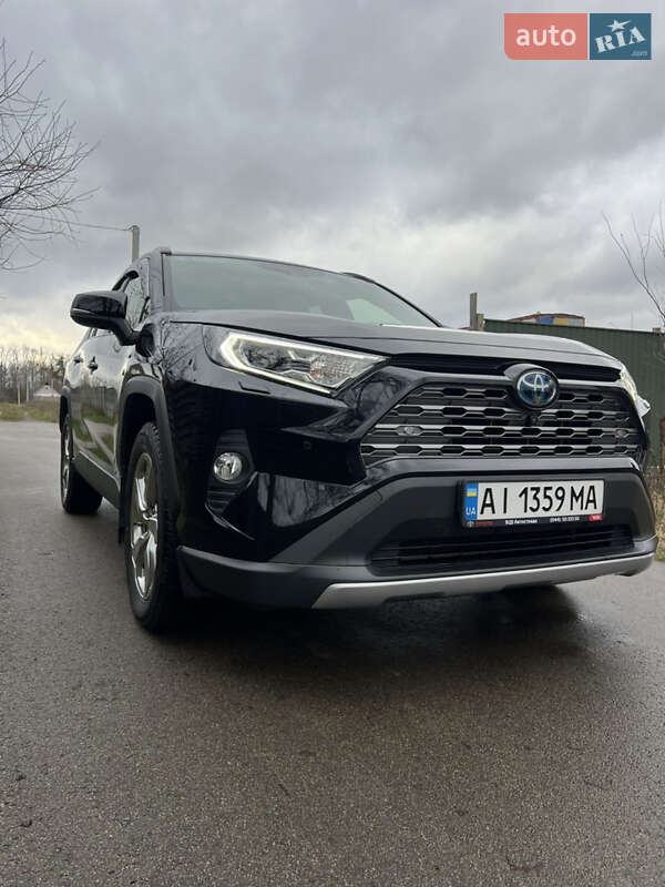 Внедорожник / Кроссовер Toyota RAV4 2020 в Буче