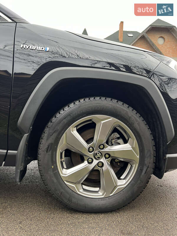 Внедорожник / Кроссовер Toyota RAV4 2020 в Буче