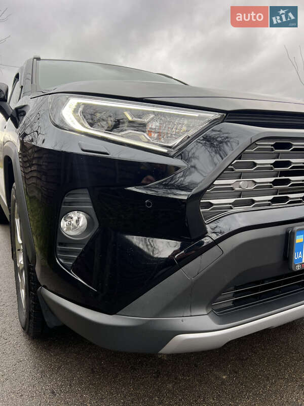 Внедорожник / Кроссовер Toyota RAV4 2020 в Буче