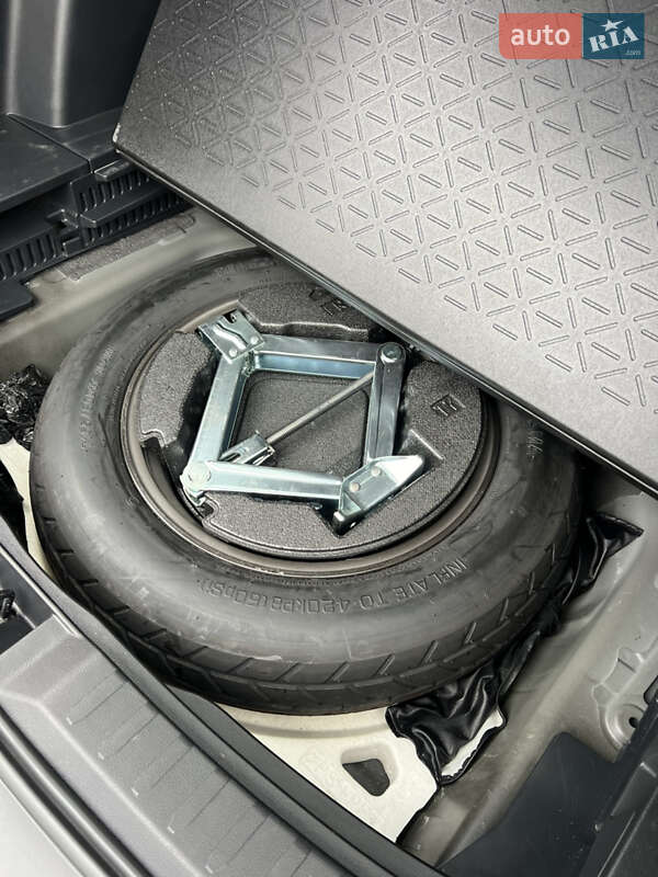 Внедорожник / Кроссовер Toyota RAV4 2020 в Буче