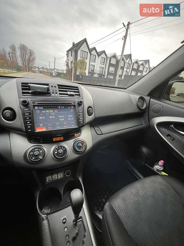 Внедорожник / Кроссовер Toyota RAV4 2012 в Ирпене