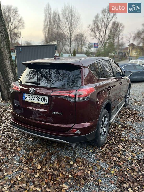 Внедорожник / Кроссовер Toyota RAV4 2017 в Новомосковске