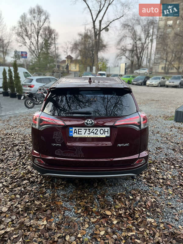 Внедорожник / Кроссовер Toyota RAV4 2017 в Новомосковске
