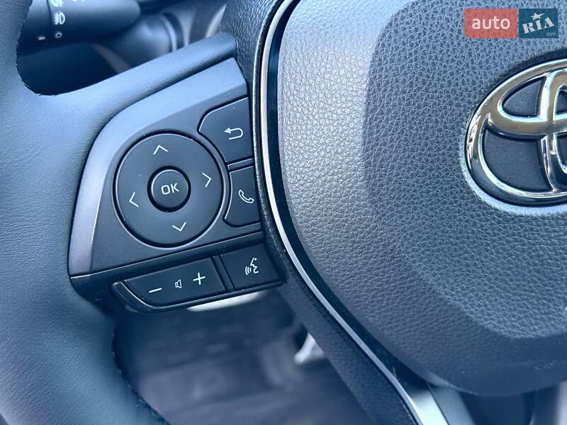 Позашляховик / Кросовер Toyota RAV4 2020 в Дніпрі