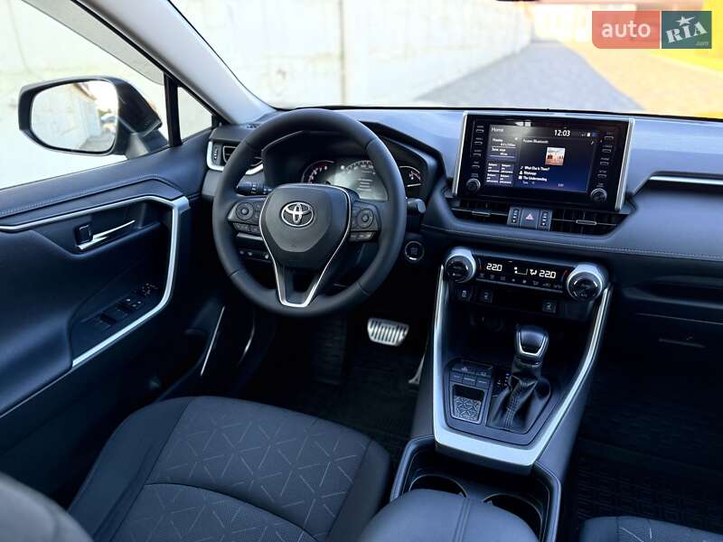 Позашляховик / Кросовер Toyota RAV4 2020 в Дніпрі