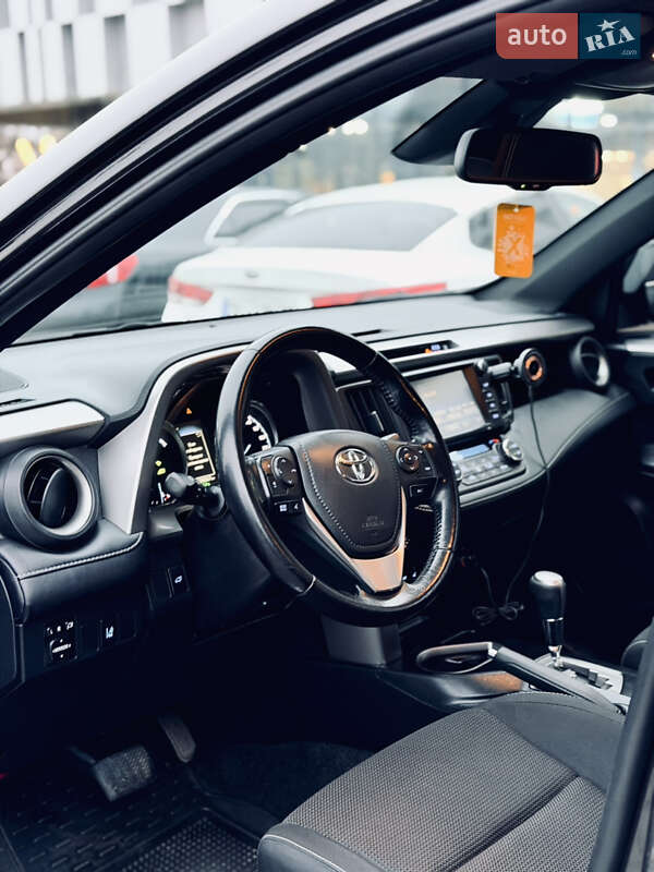 Внедорожник / Кроссовер Toyota RAV4 2016 в Одессе