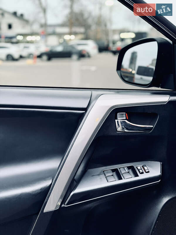 Внедорожник / Кроссовер Toyota RAV4 2016 в Одессе