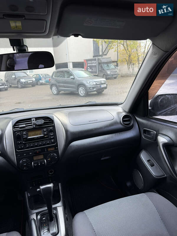 Позашляховик / Кросовер Toyota RAV4 2004 в Одесі